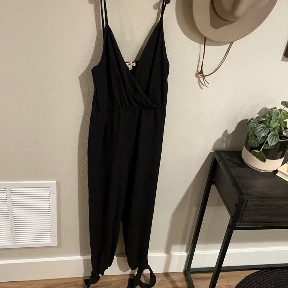 Black ribbed jumper